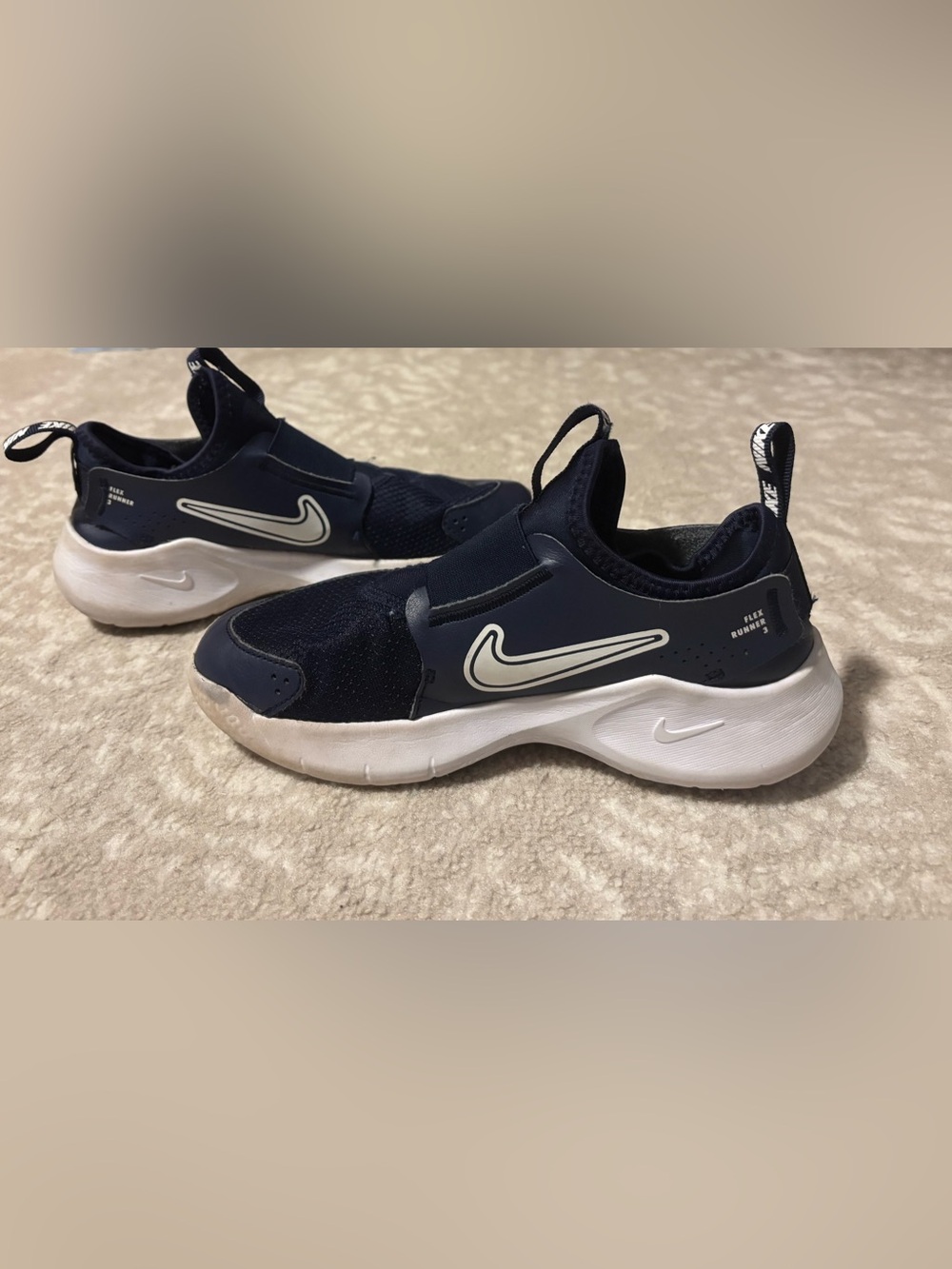 Nike Kids' Navy Blue and White Slip-On Athletic Boy Shoes in Boys Size 3 - Picture 5 of 8